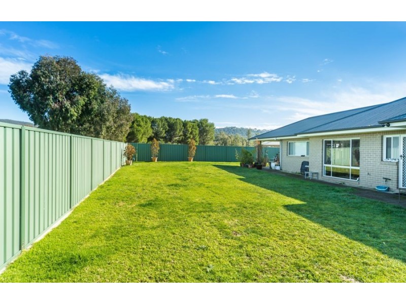 44 Champions Drive, Albury NSW 2640