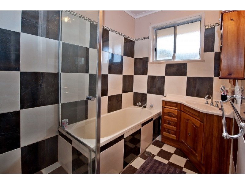 523 Kaitlers Road, Lavington NSW 2641