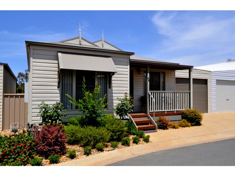 64/639 Kemp Street, Lavington NSW 2641