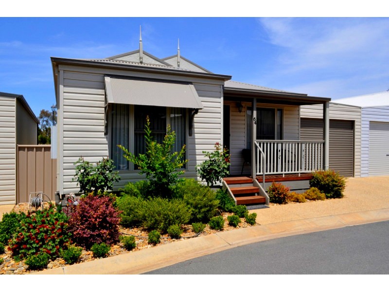 64/639 Kemp Street, Lavington NSW 2641