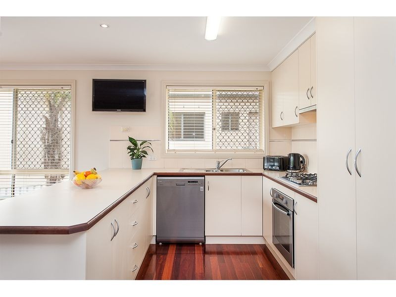 18 Orchard Way, Lavington NSW 2641