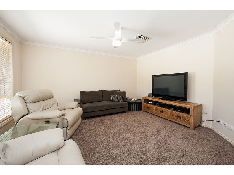 18 Orchard Way, Lavington NSW 2641