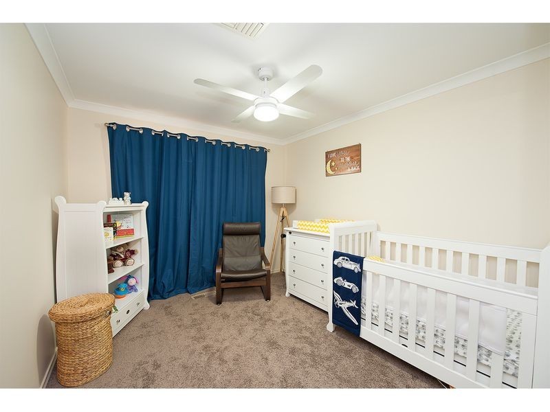 18 Orchard Way, Lavington NSW 2641