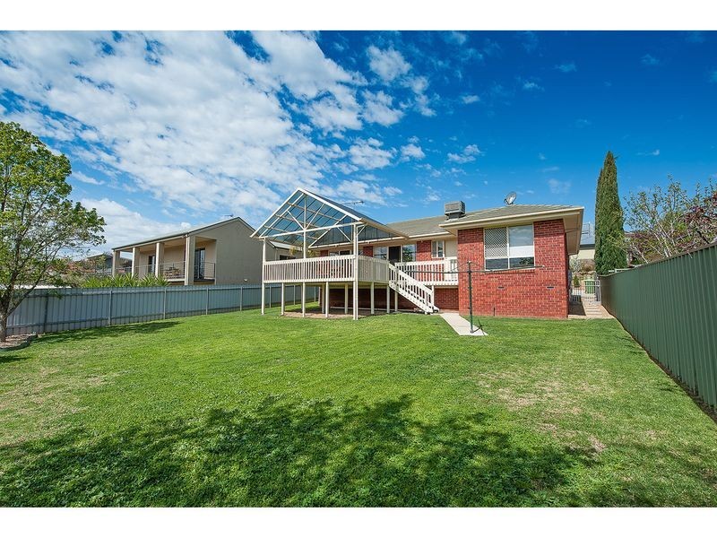 18 Orchard Way, Lavington NSW 2641