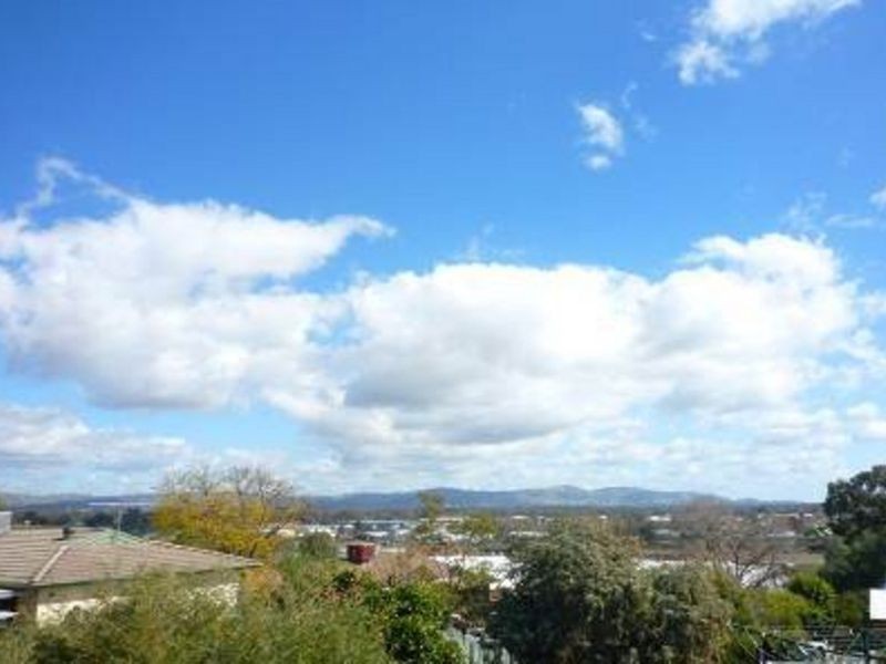 18 Pilbara Place, East Albury NSW 2640