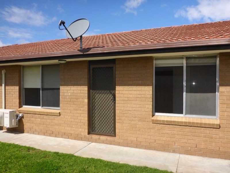 2/631 Storey Street, Lavington NSW 2641