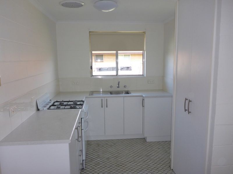 2/631 Storey Street, Lavington NSW 2641