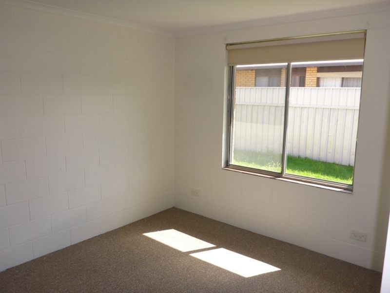 2/631 Storey Street, Lavington NSW 2641