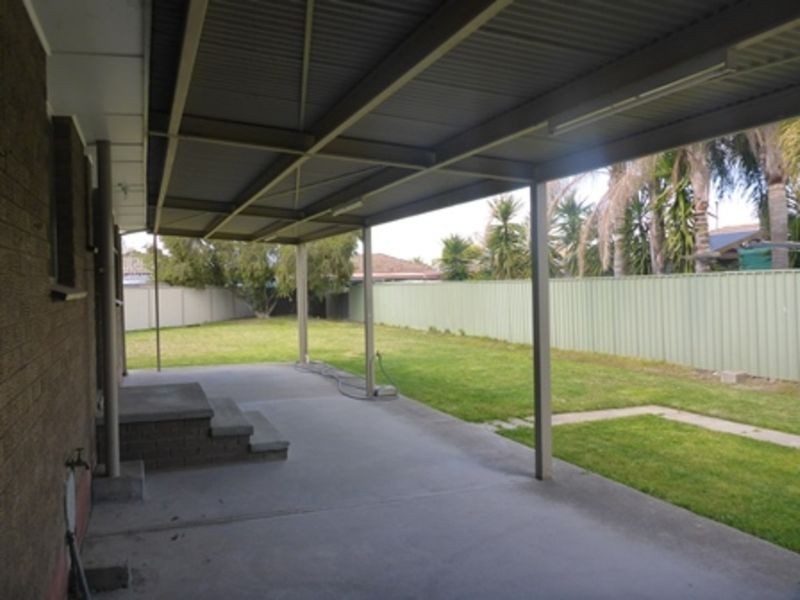 496 Nabowla Court, Lavington NSW 2641