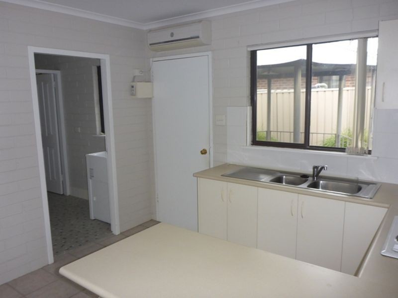 2/382 Kaitlers Road, Lavington NSW 2641