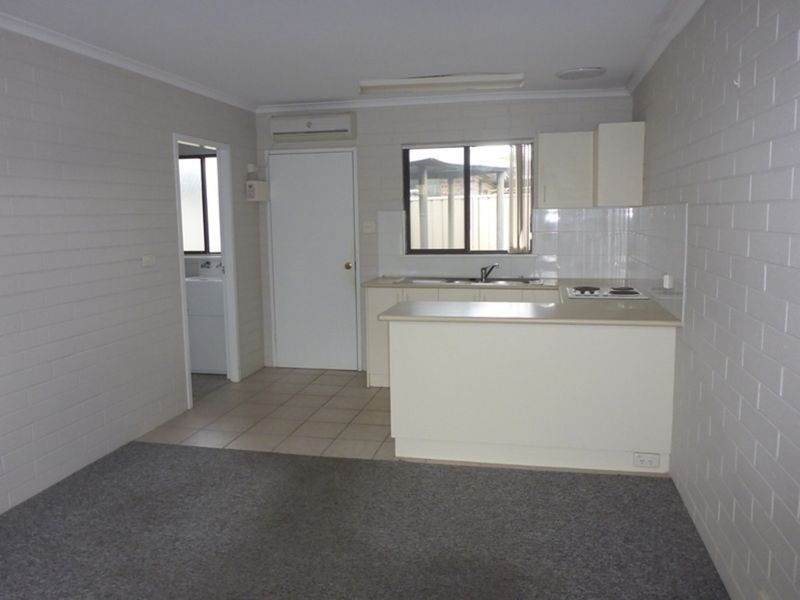 2/382 Kaitlers Road, Lavington NSW 2641