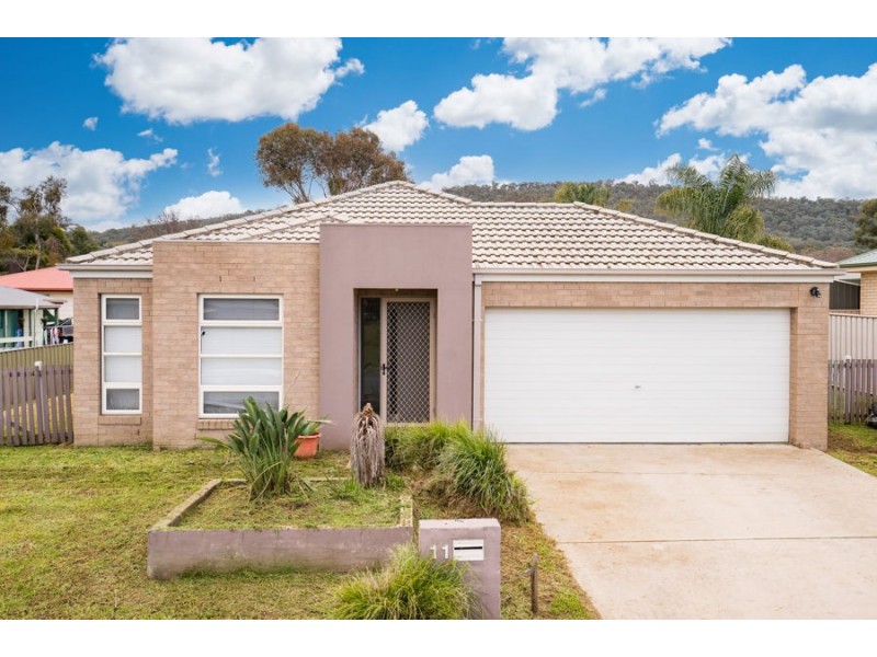 11 Kurrajong Crescent, West Albury NSW 2640