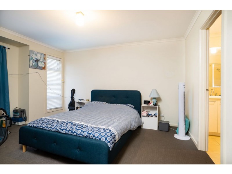 11 Kurrajong Crescent, West Albury NSW 2640