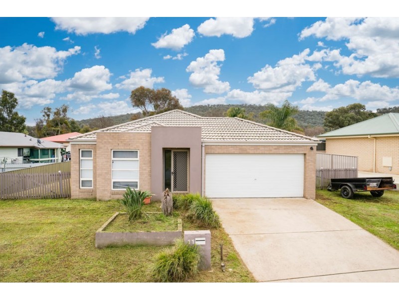 11 Kurrajong Crescent, West Albury NSW 2640