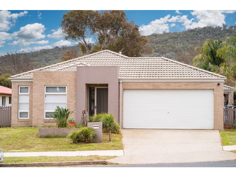 11 Kurrajong Crescent, West Albury NSW 2640