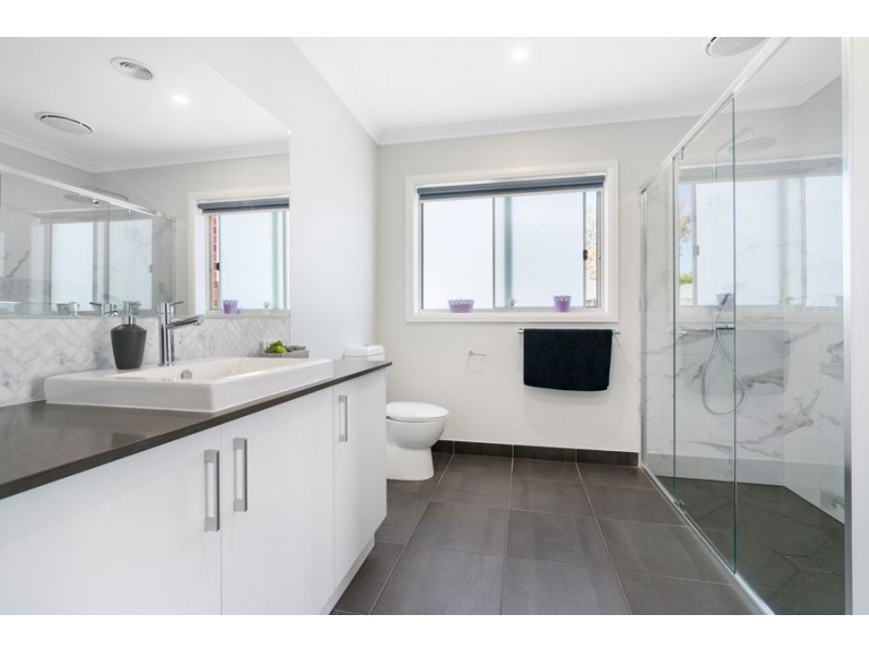 2 Blue Wren Close, Thurgoona NSW 2640