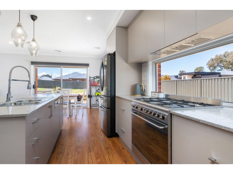 2 Blue Wren Close, Thurgoona NSW 2640