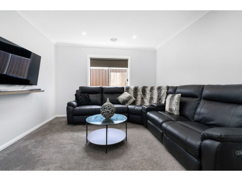 2 Blue Wren Close, Thurgoona NSW 2640