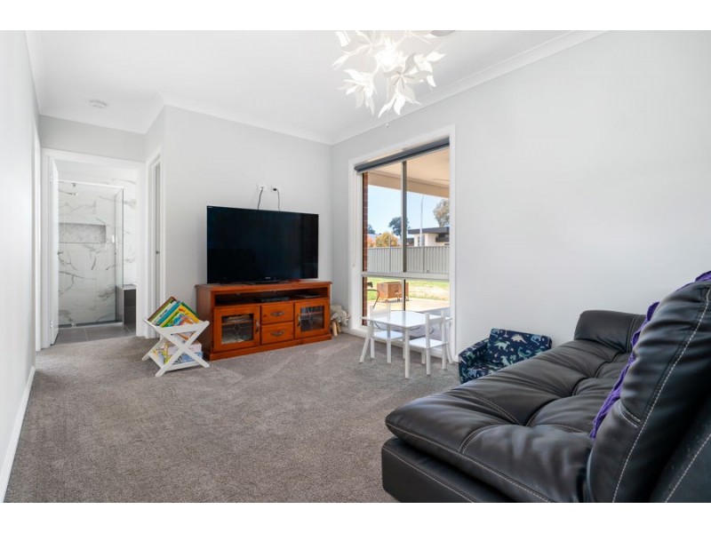 2 Blue Wren Close, Thurgoona NSW 2640