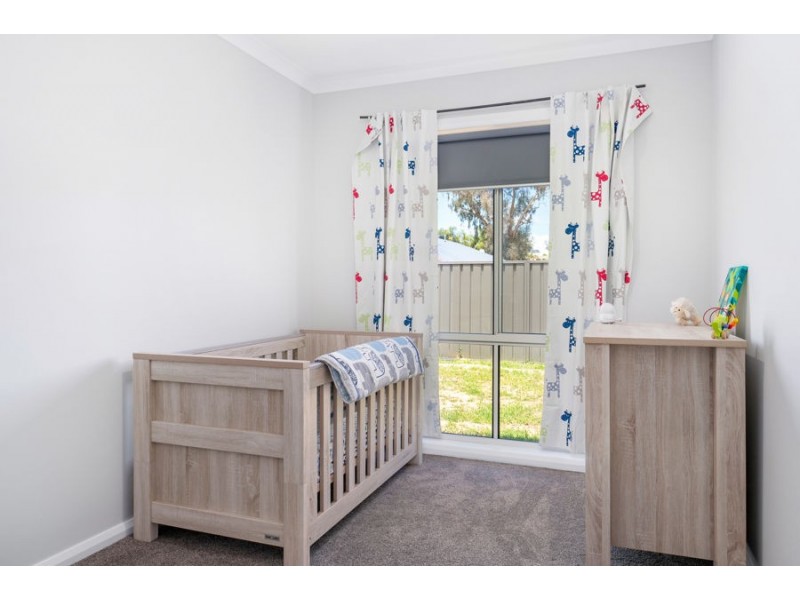 2 Blue Wren Close, Thurgoona NSW 2640