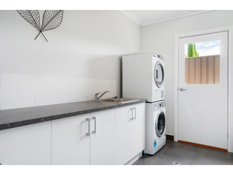 2 Blue Wren Close, Thurgoona NSW 2640