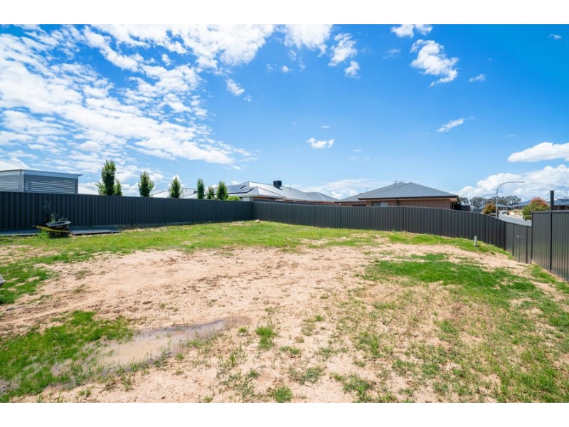 2 Blue Wren Close, Thurgoona NSW 2640