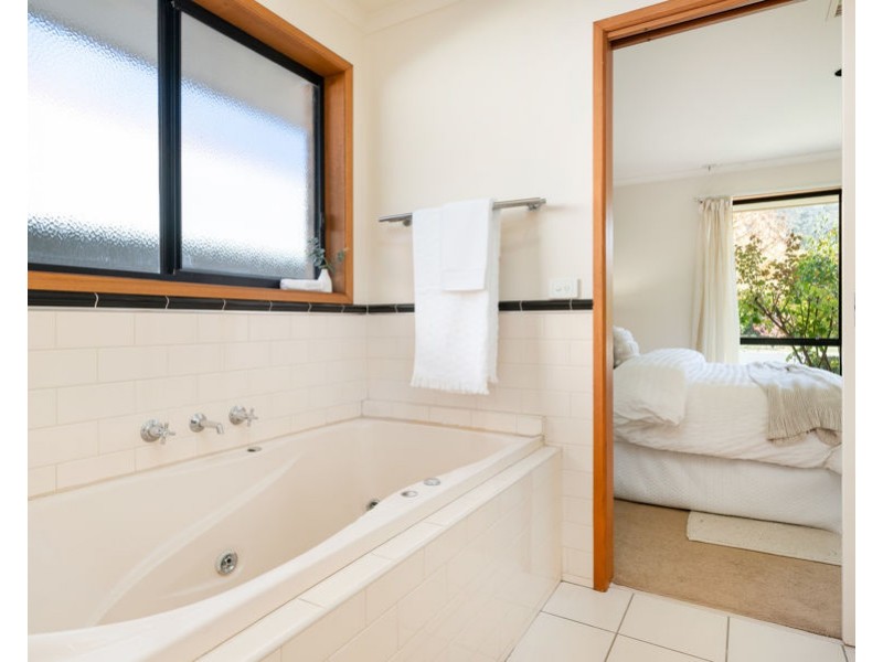 50 Mountford Crescent, East Albury NSW 2640