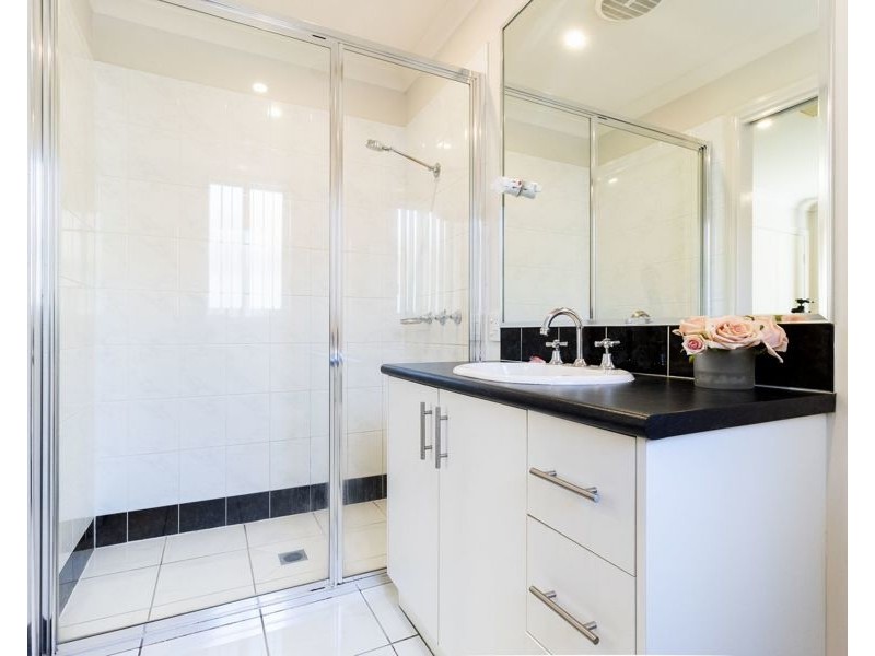 11 Dillagar Place, Lavington NSW 2641