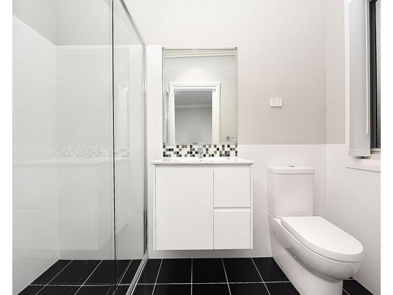 39 Purvis Avenue, Potts Hill NSW 2143