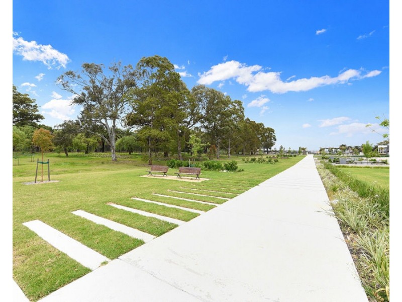 39 Purvis Avenue, Potts Hill NSW 2143