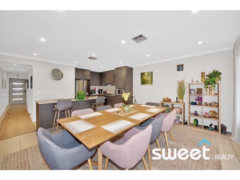 39 Purvis Avenue, Potts Hill NSW 2143