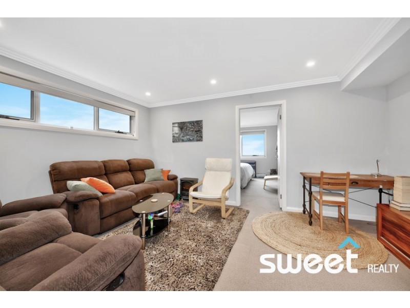 39 Purvis Avenue, Potts Hill NSW 2143