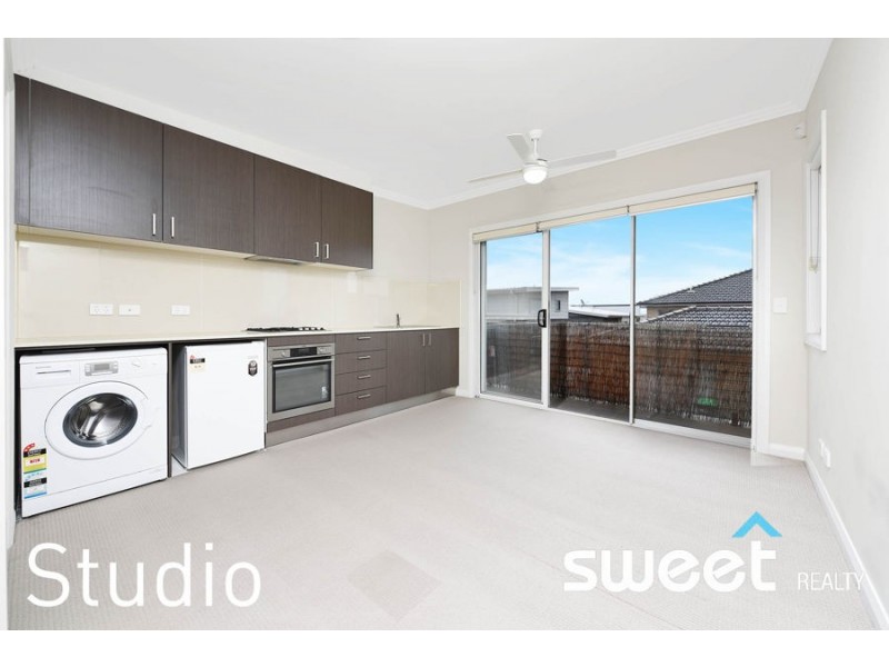 39 Purvis Avenue, Potts Hill NSW 2143