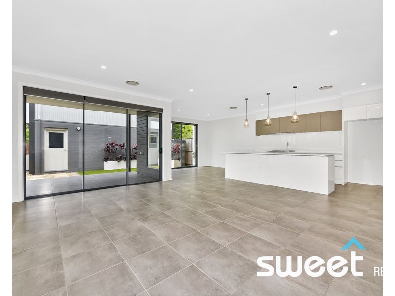 16 Greenbank Drive, Blacktown NSW 2148