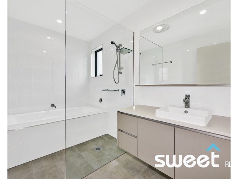 16 Greenbank Drive, Blacktown NSW 2148