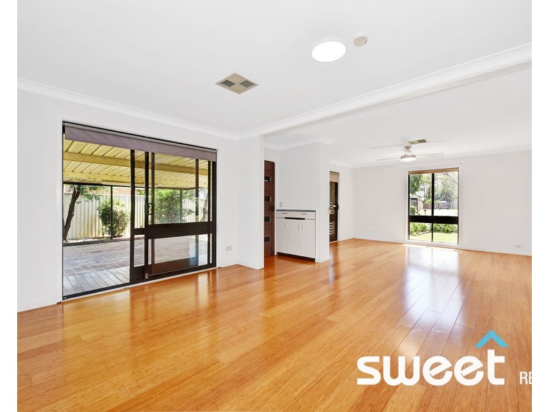 6 Madison Circuit, St Clair NSW 2759