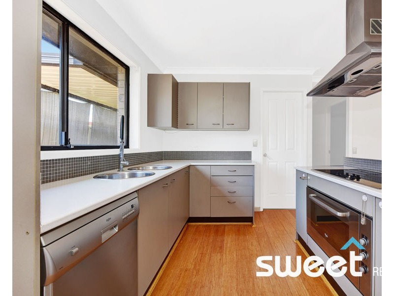 6 Madison Circuit, St Clair NSW 2759