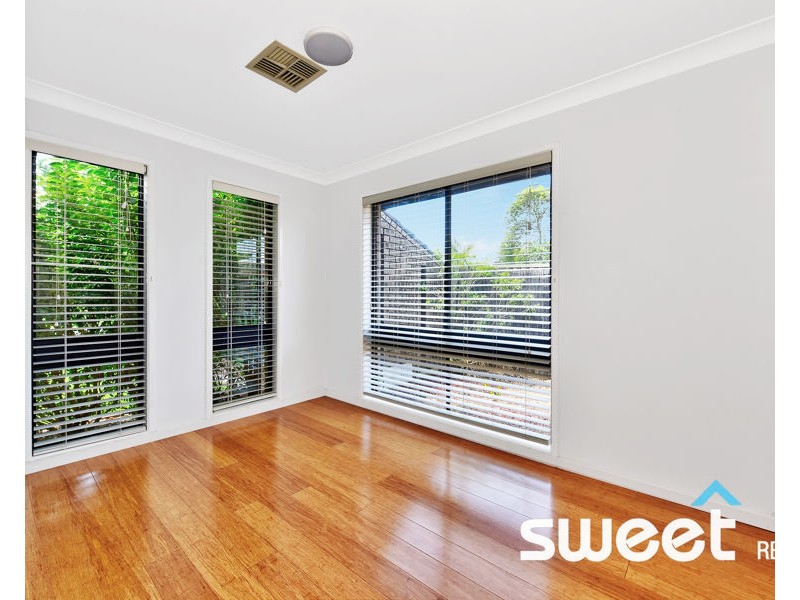 6 Madison Circuit, St Clair NSW 2759