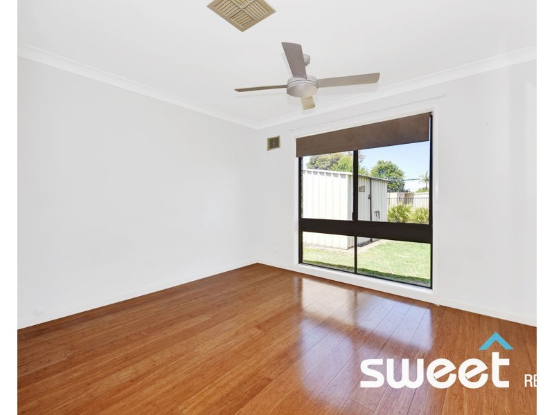 6 Madison Circuit, St Clair NSW 2759