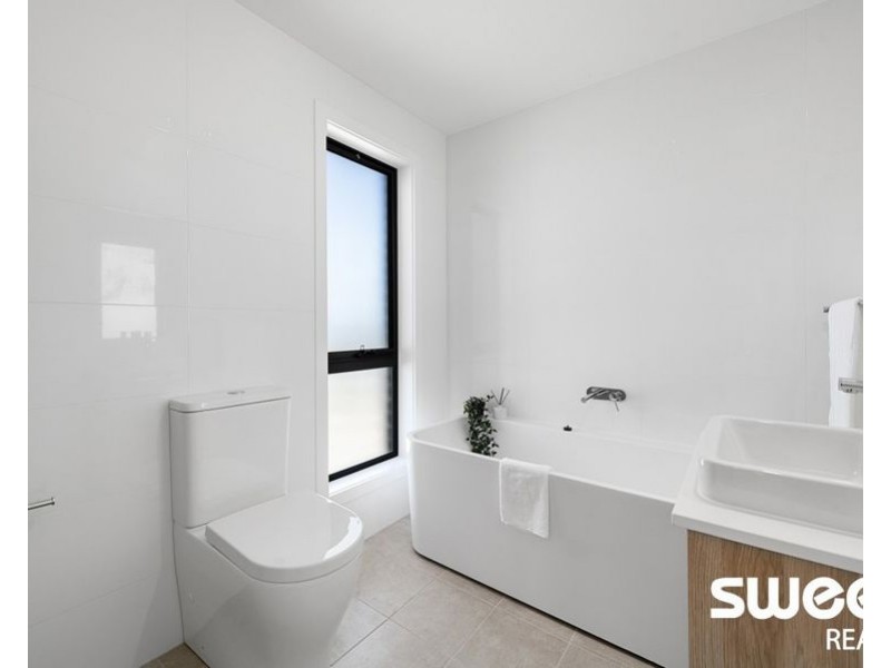 321 Driftway Drive, Pemulwuy NSW 2145