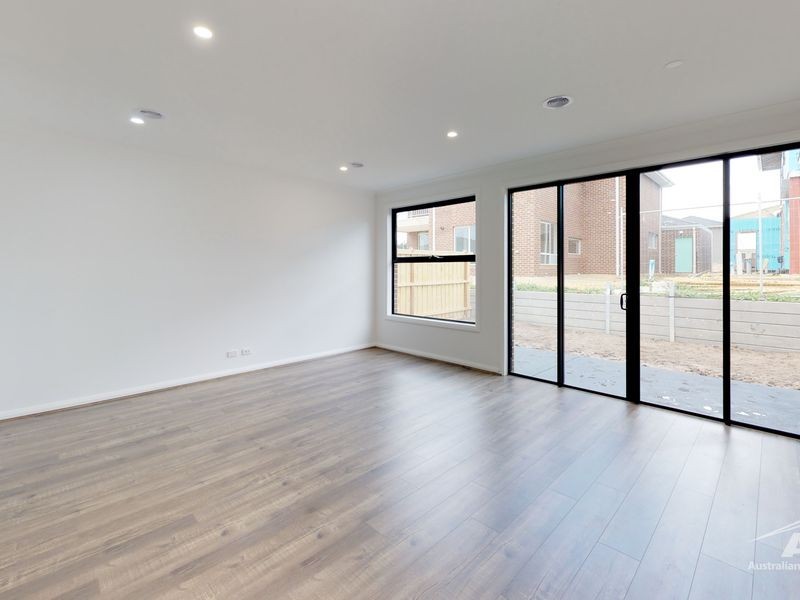 22 STATURE AVENUE, Clyde North VIC 3978