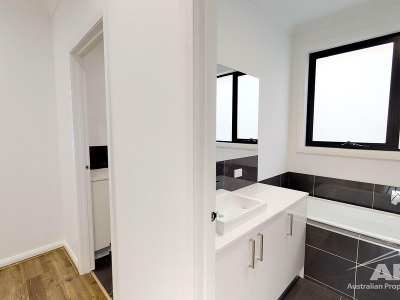 22 STATURE AVENUE, Clyde North VIC 3978