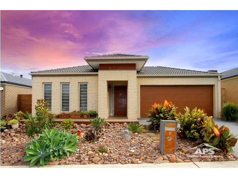 8 BIMBERRY CIRCUIT, Clyde VIC 3978