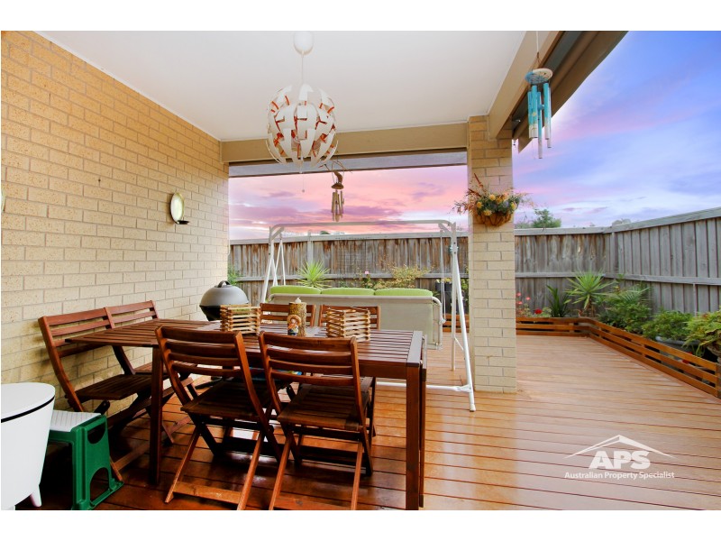 8 BIMBERRY CIRCUIT, Clyde VIC 3978