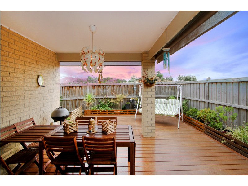 8 BIMBERRY CIRCUIT, Clyde VIC 3978