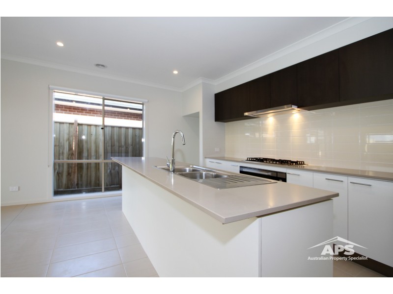 52 WALHALLOW DRIVE, Clyde North VIC 3978