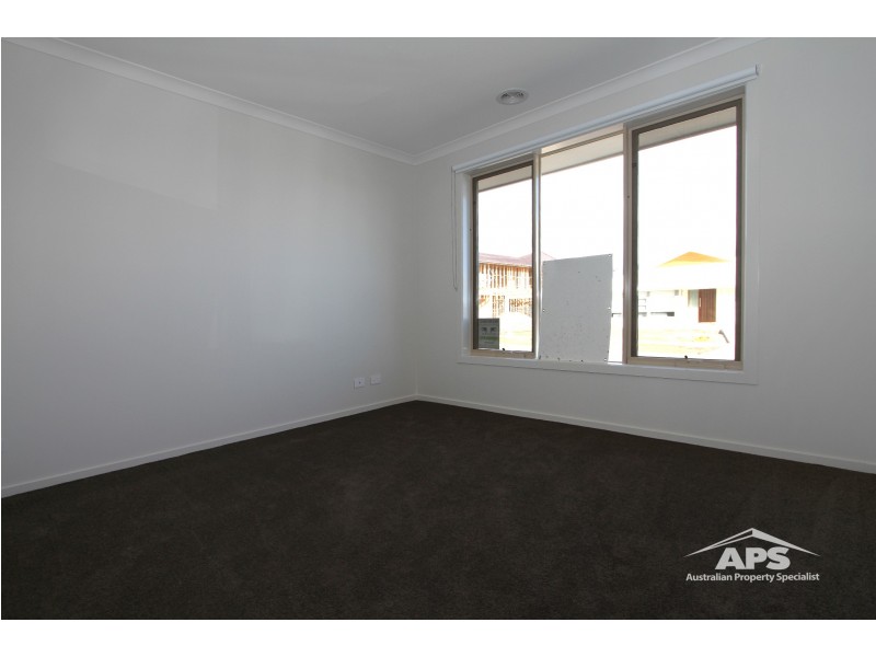 52 WALHALLOW DRIVE, Clyde North VIC 3978