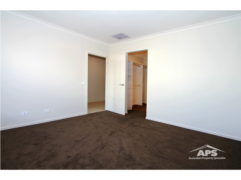 52 WALHALLOW DRIVE, Clyde North VIC 3978