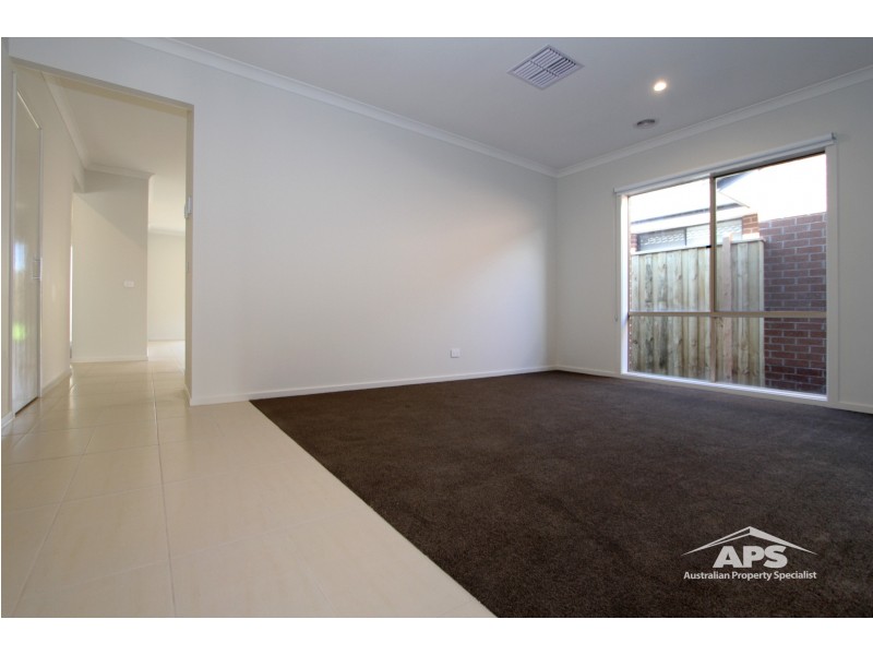 52 WALHALLOW DRIVE, Clyde North VIC 3978