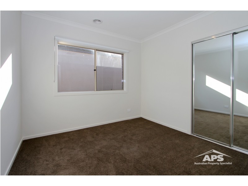 52 WALHALLOW DRIVE, Clyde North VIC 3978